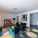 Spacious Apartment - Eiffel Tower