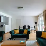 Spacious Apartment - Eiffel Tower