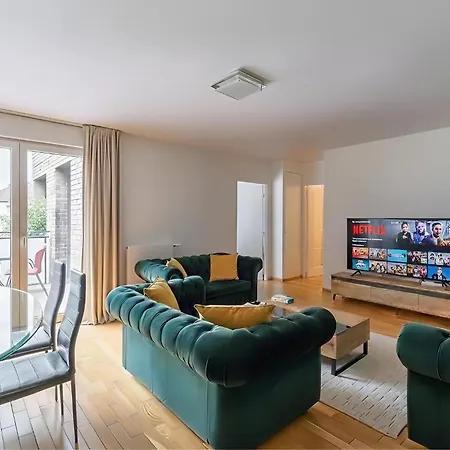 Spacious Apartment - Eiffel Tower Apartment Paris
