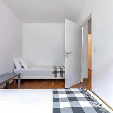 Spacious Apartment - Eiffel Tower Apartment