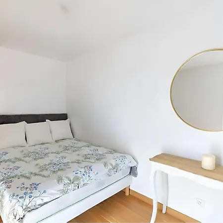 Spacious Apartment - Eiffel Tower Apartment