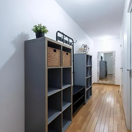 Spacious Apartment - Eiffel Tower Apartment Paris