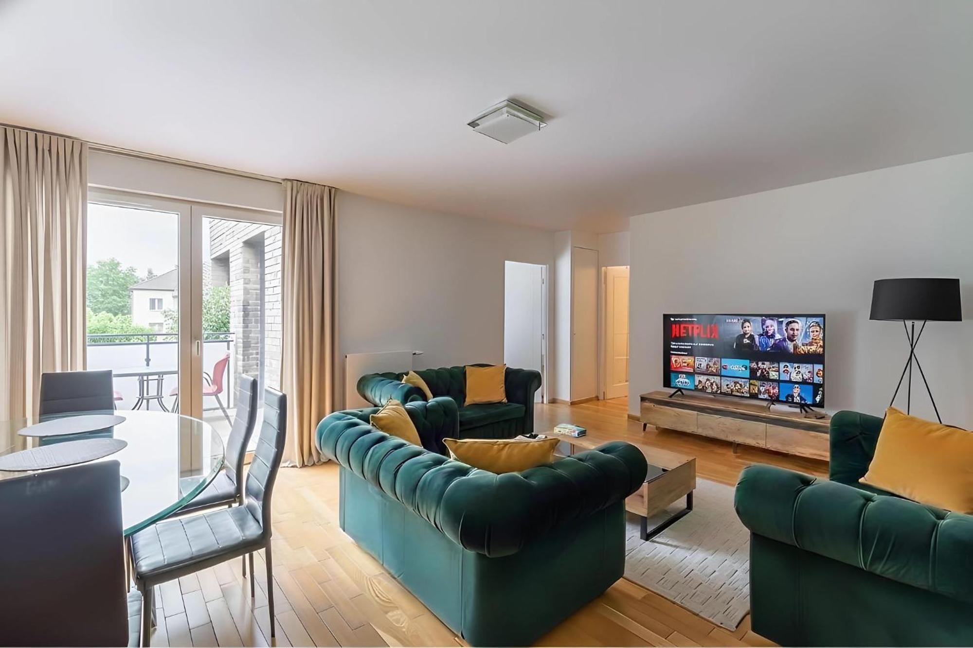 Spacious Apartment - Eiffel Tower Apartment Paris